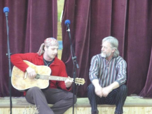 Hraje celá dědina aneb S veselou myslí na nesmysly. - 18.3.2006